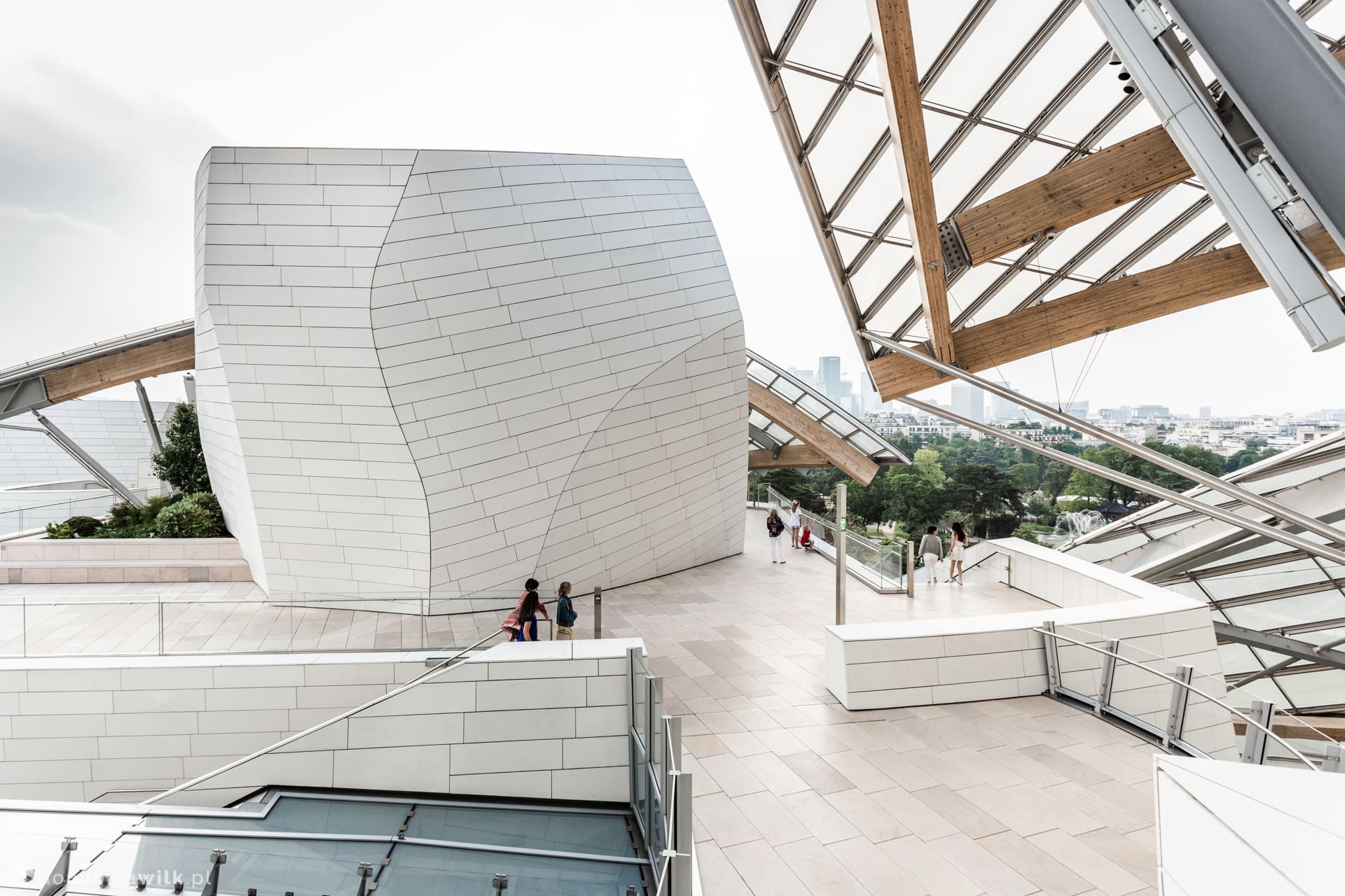 Fondation Louis Vuitton / Gehry Partners  Fondation louis vuitton, Gehry,  Stairs architecture